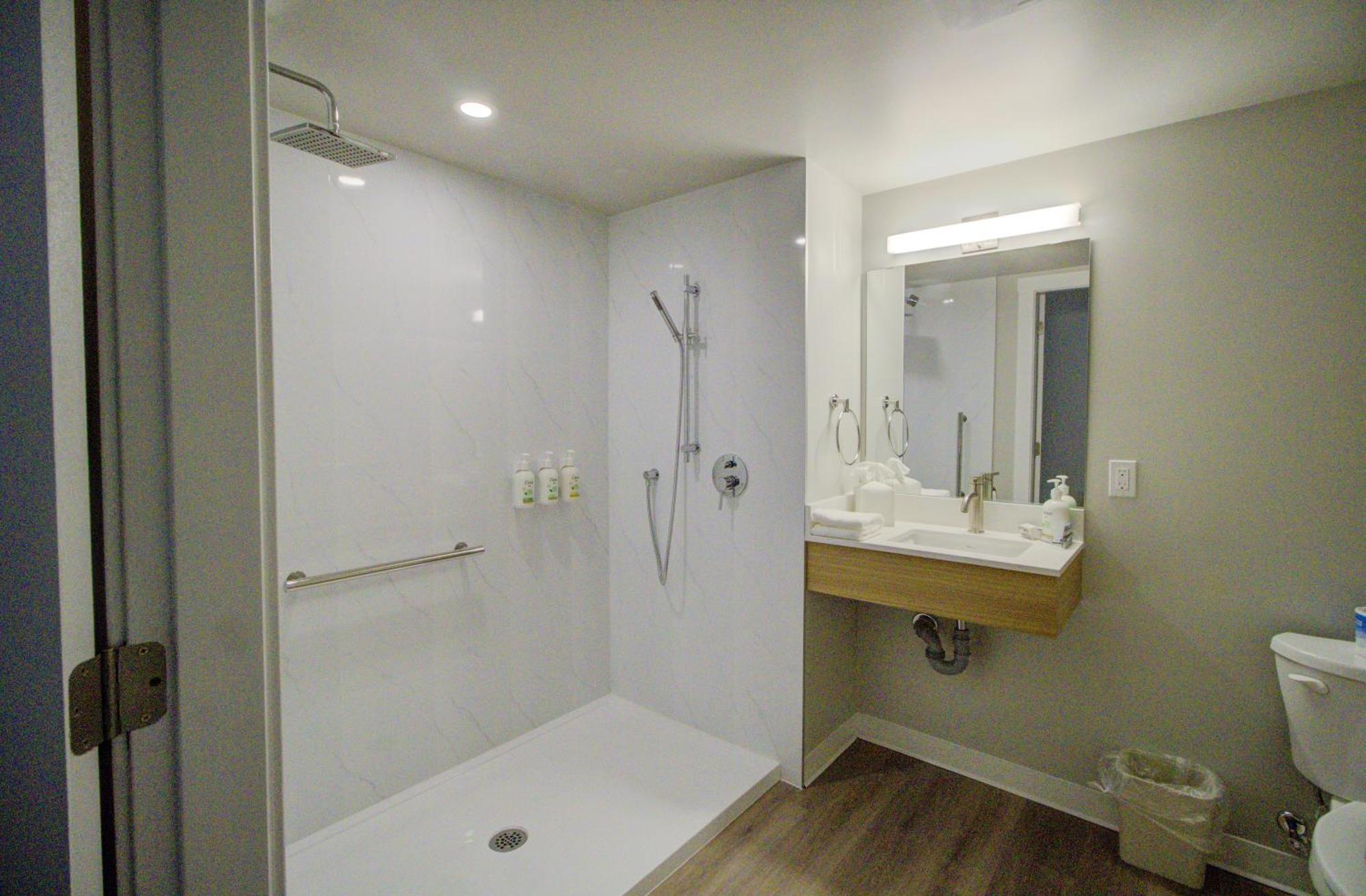 Baymont By Wyndham Gold River Esterno foto