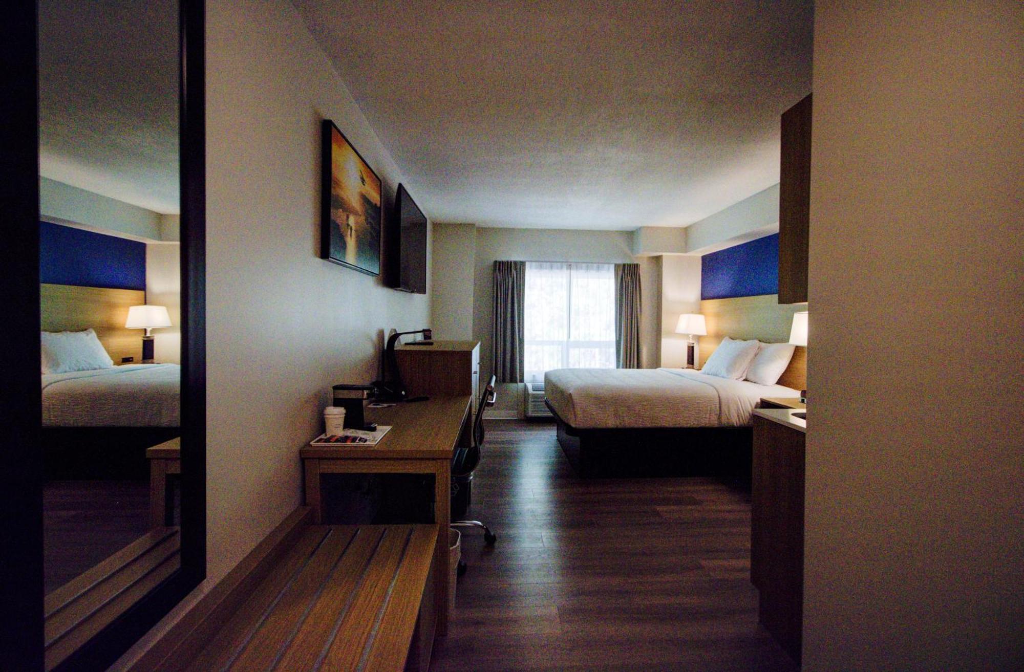 Baymont By Wyndham Gold River Esterno foto