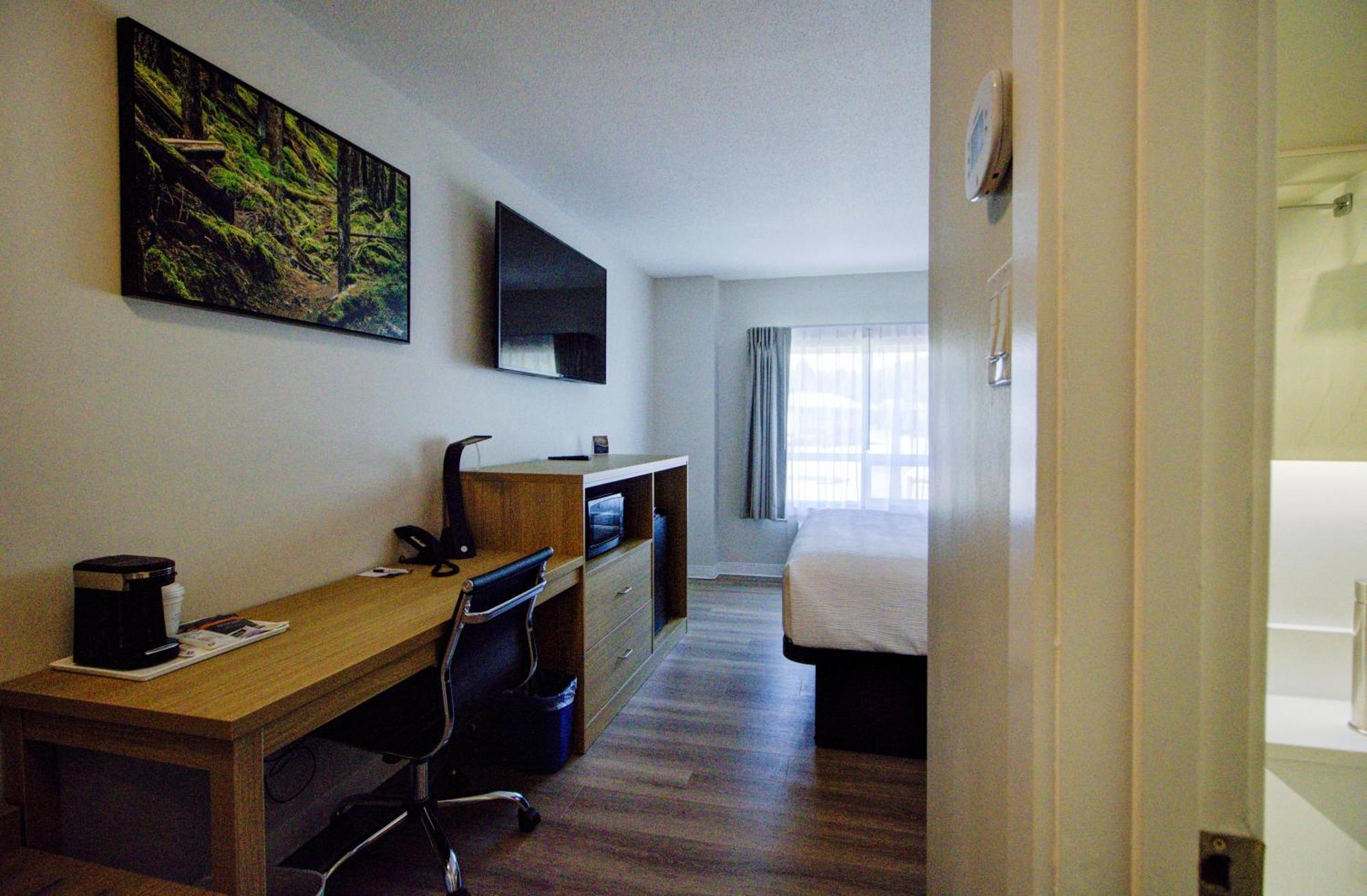 Baymont By Wyndham Gold River Esterno foto